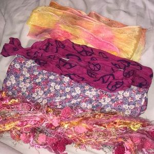 4 Fashionable Scarves for Girls